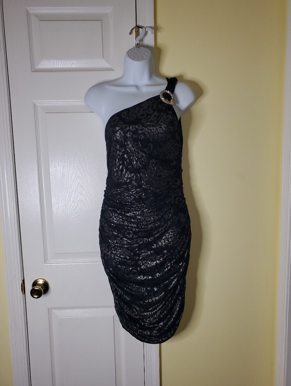 Danilla Bag Black One Shoulder Metallic Ruched Bodycon Cocktail Dress Size Large - Picture 2 of 6